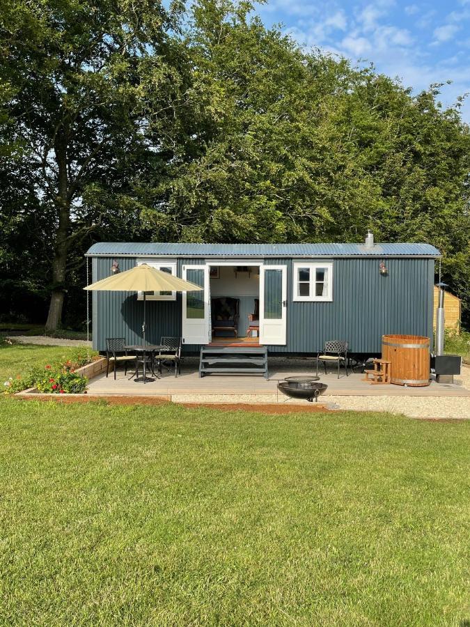 The Bibury - Westwell Downs Shepherd Huts Oxford Exterior photo