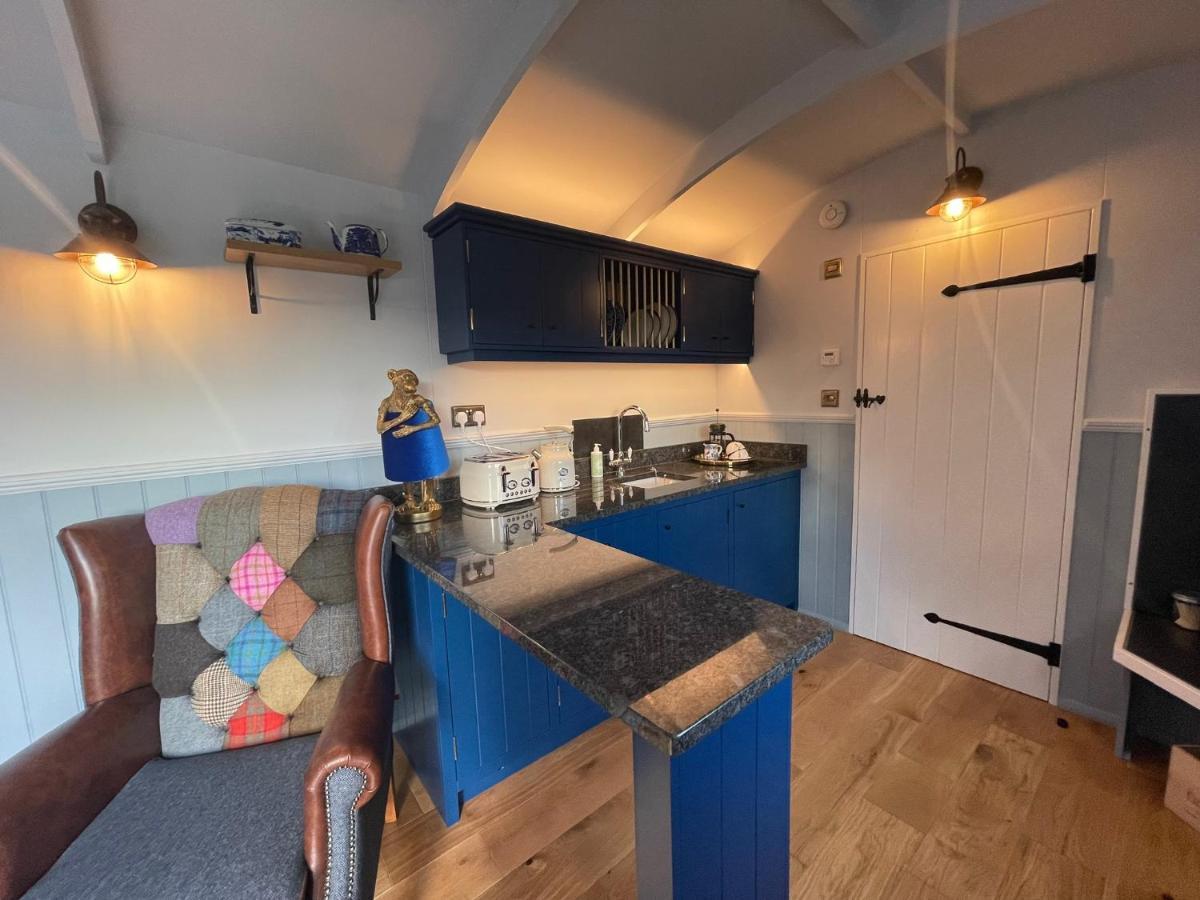 The Bibury - Westwell Downs Shepherd Huts Oxford Exterior photo